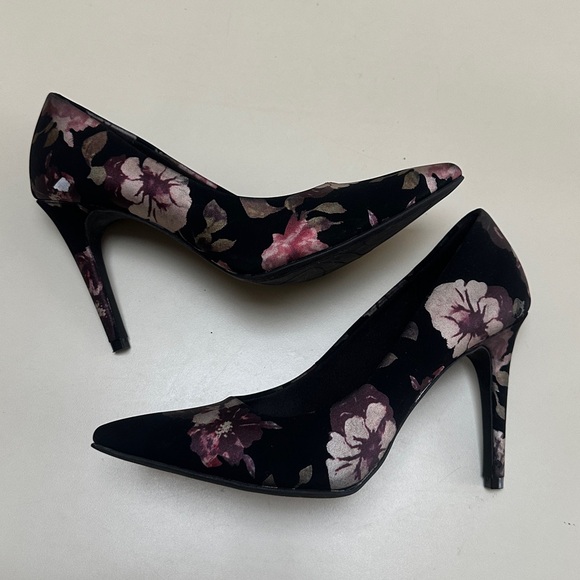 🌺 CHRISTIAN SIRIANO for Habit pointed pump heels featuring dark floral 7.5 - Picture 8 of 12